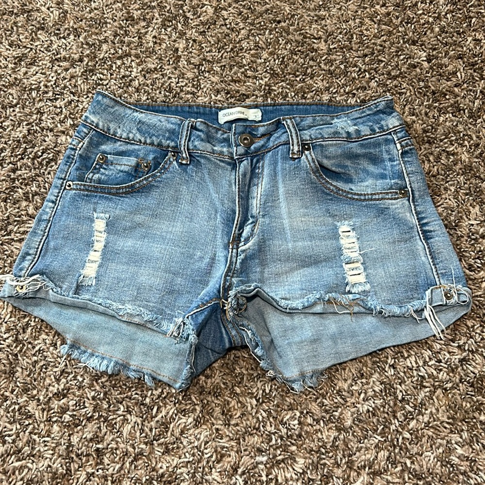 Light wash Jean shorts, size is a 3, and brand is ocean drive.